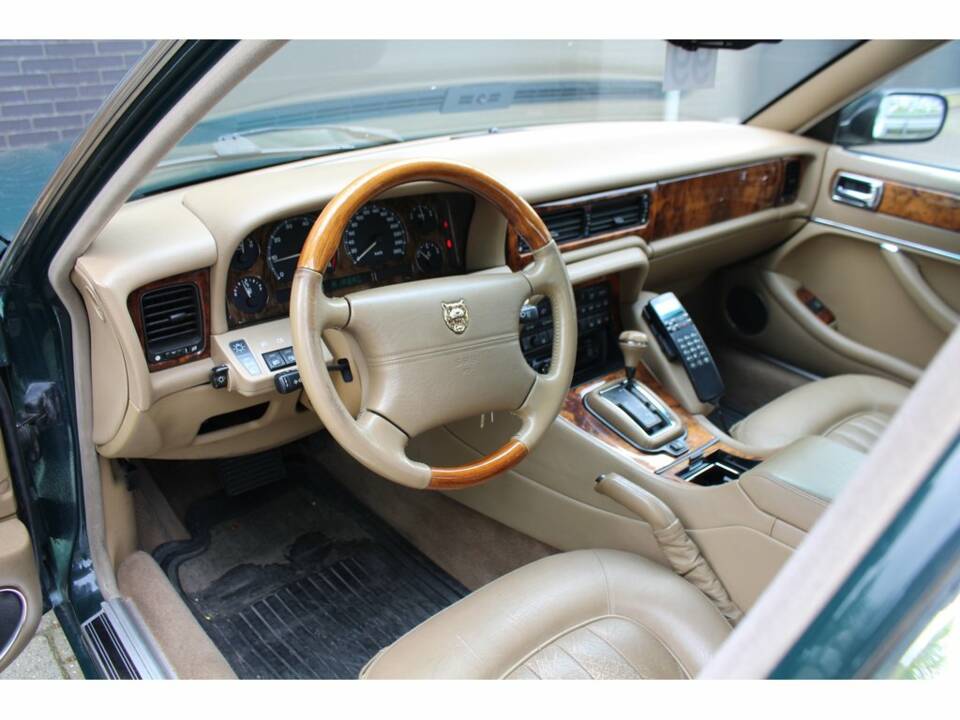 Bild 2/8 von Jaguar XJ6 3.2 Sovereign (1995)
