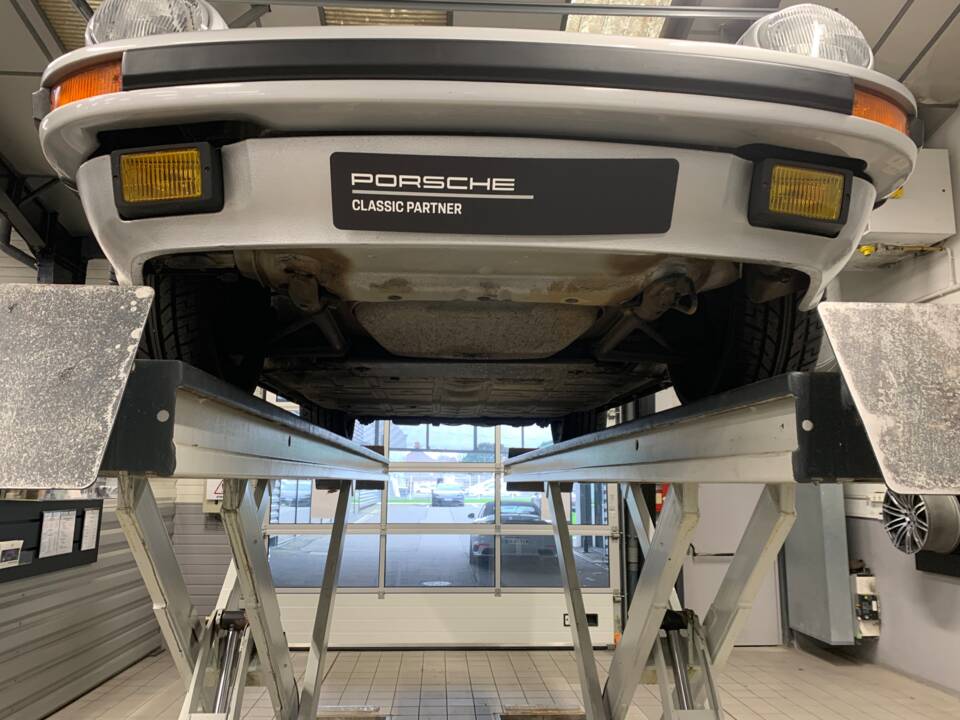 Image 118/132 of Porsche 911 Speedster 3.2 (1989)