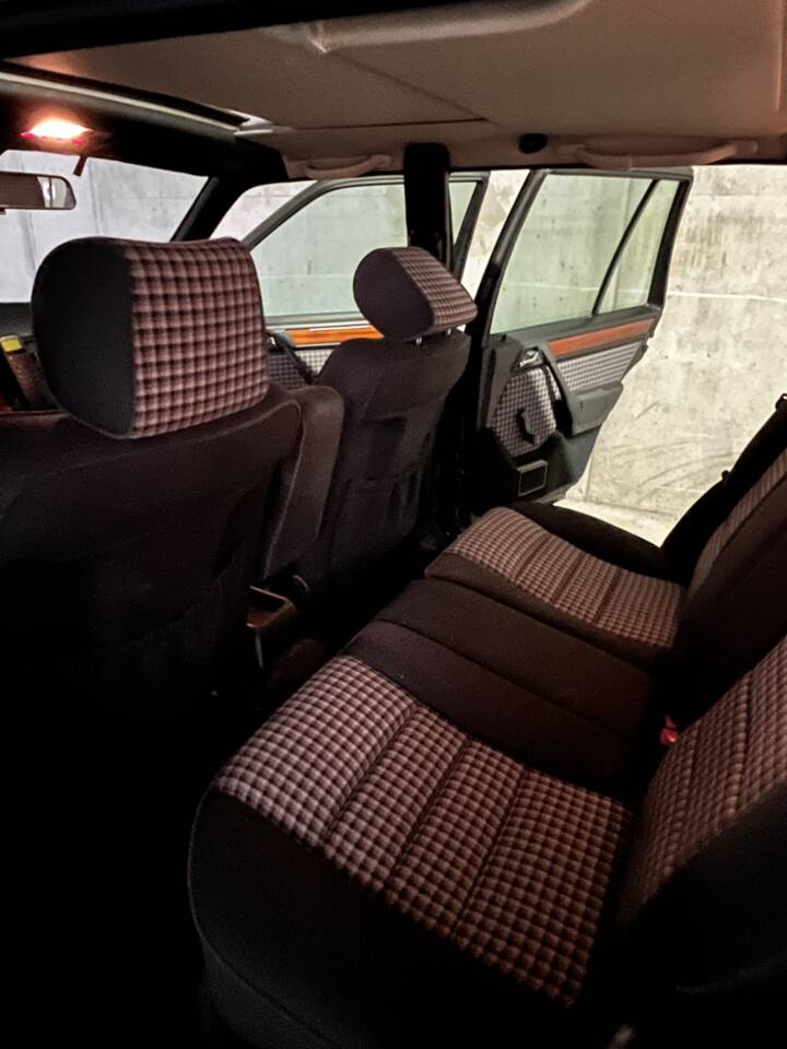 Afbeelding 32/74 van Mercedes-Benz 220 TE (1993)