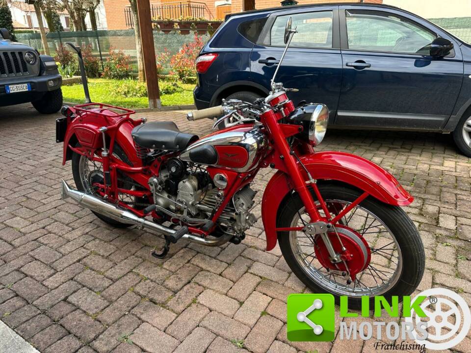 Immagine 5/10 di Moto Guzzi DUMMY (1952)