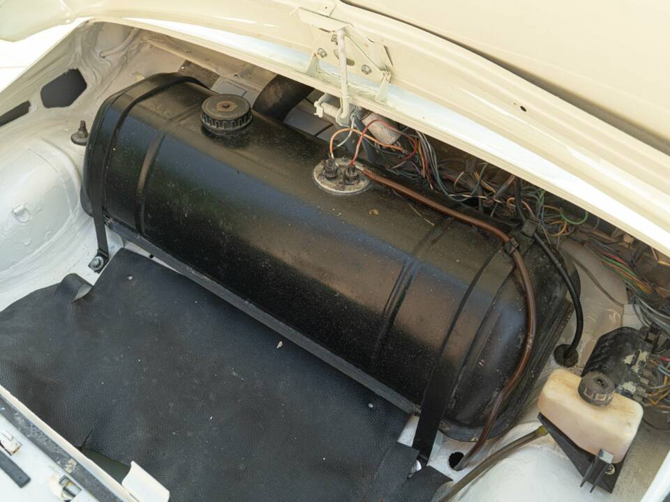 Image 43/50 of Abarth Fiat 595 (1969)