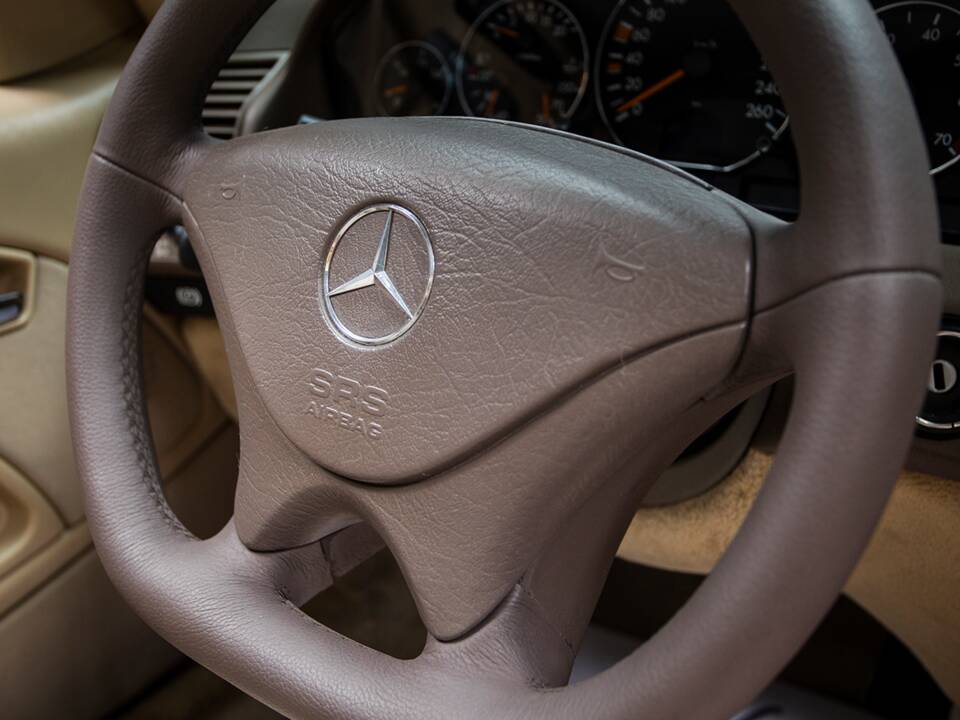 Image 29/45 of Mercedes-Benz SL 280 "Final Edition" (2001)