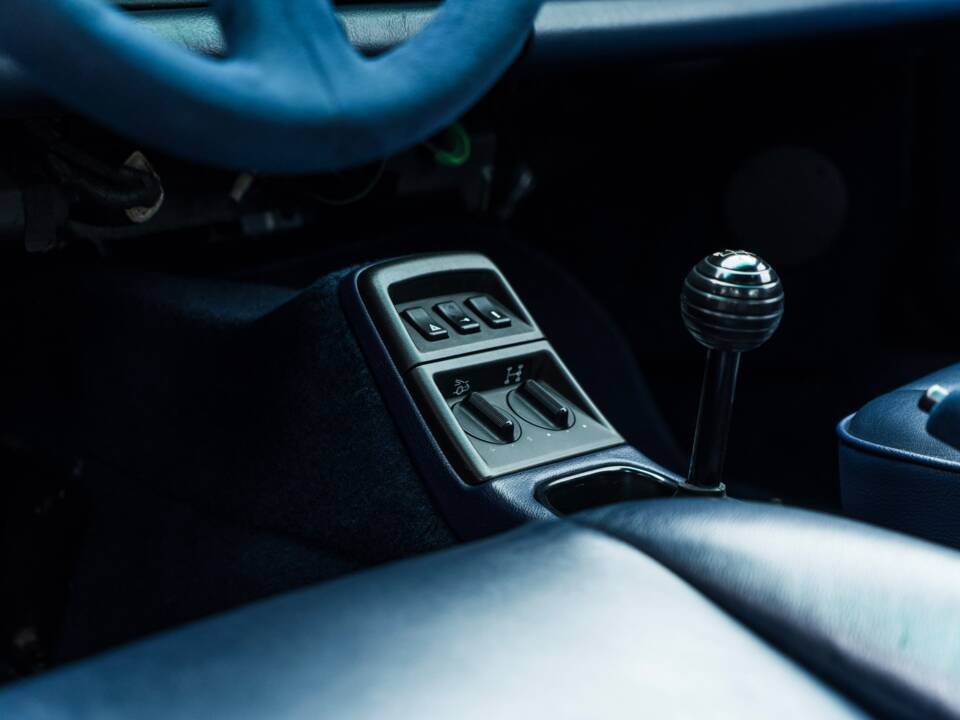 Afbeelding 41/61 van Porsche 911 Carrera 4 (1990)