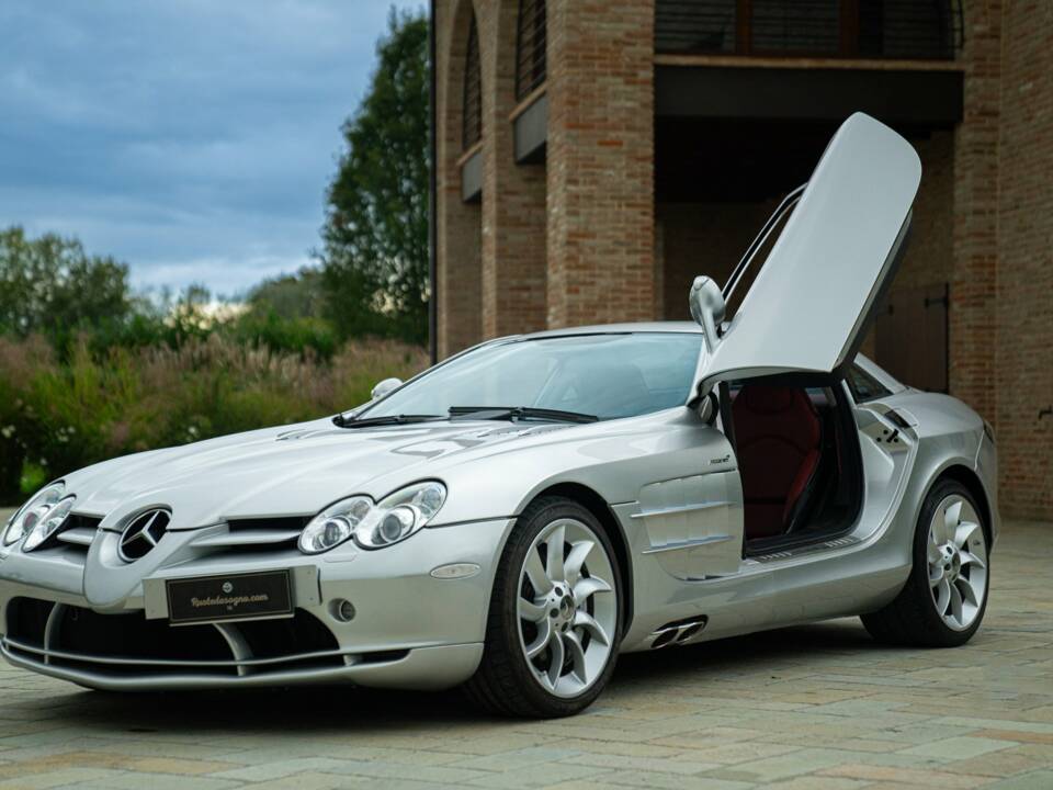 Immagine 2/50 di Mercedes-Benz SLR McLaren (2005)