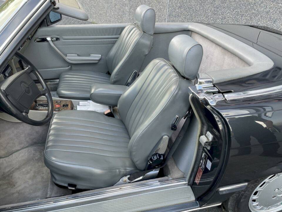 Image 24/36 de Mercedes-Benz 560 SL (1989)