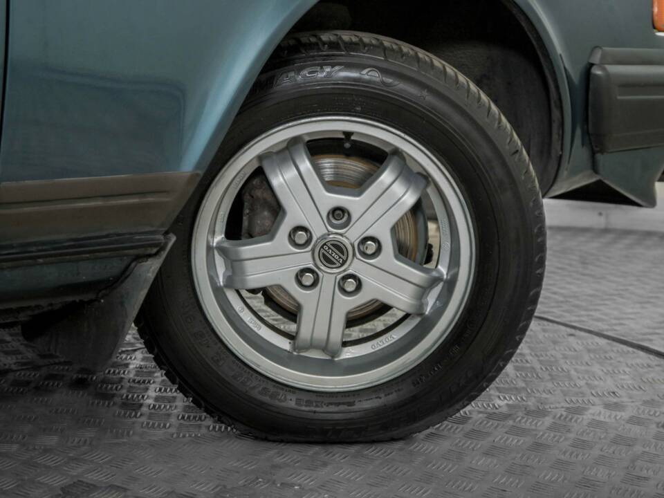 Immagine 48/50 di Volvo 240 GL (1990)