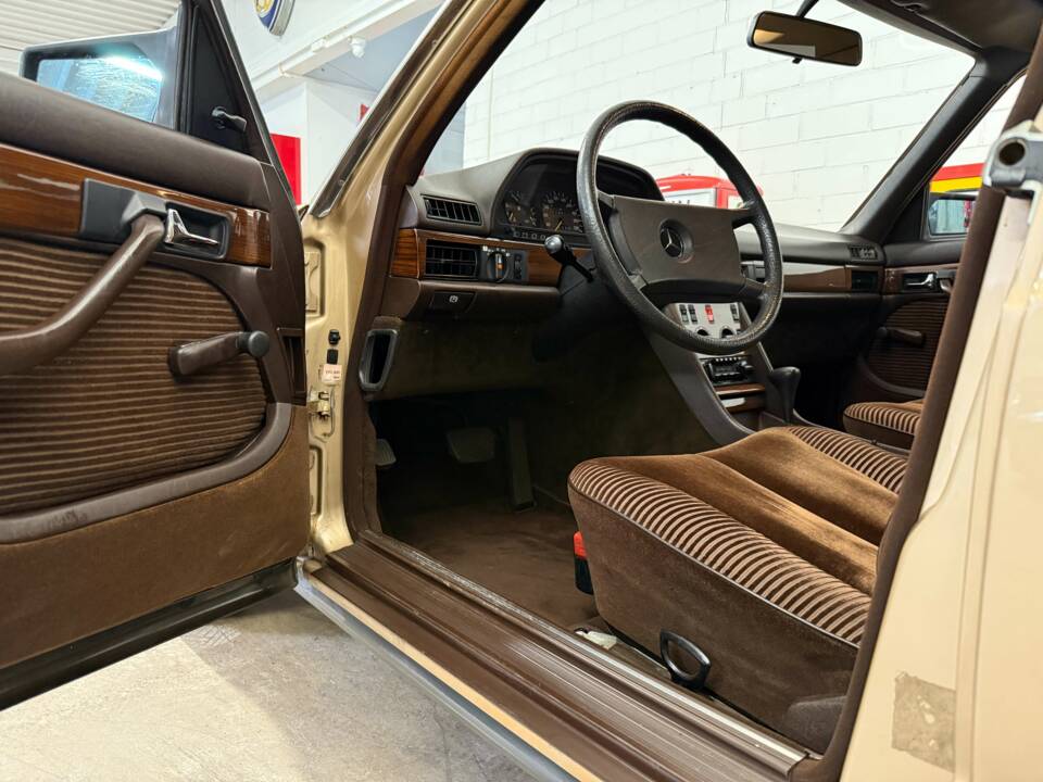 Afbeelding 7/20 van Mercedes-Benz 280 SE (1983)