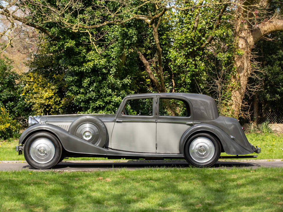 Image 5/44 of Alvis 4.3 Liter Saloon (1938)
