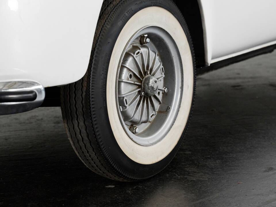 Image 5/48 of Subaru 360 (1970)