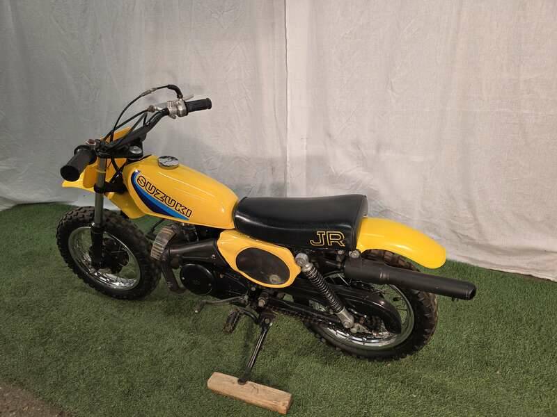 Image 7/10 of Suzuki DUMMY (1982)