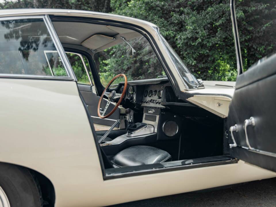 Image 39/50 de Jaguar Type E 3.8 (1963)