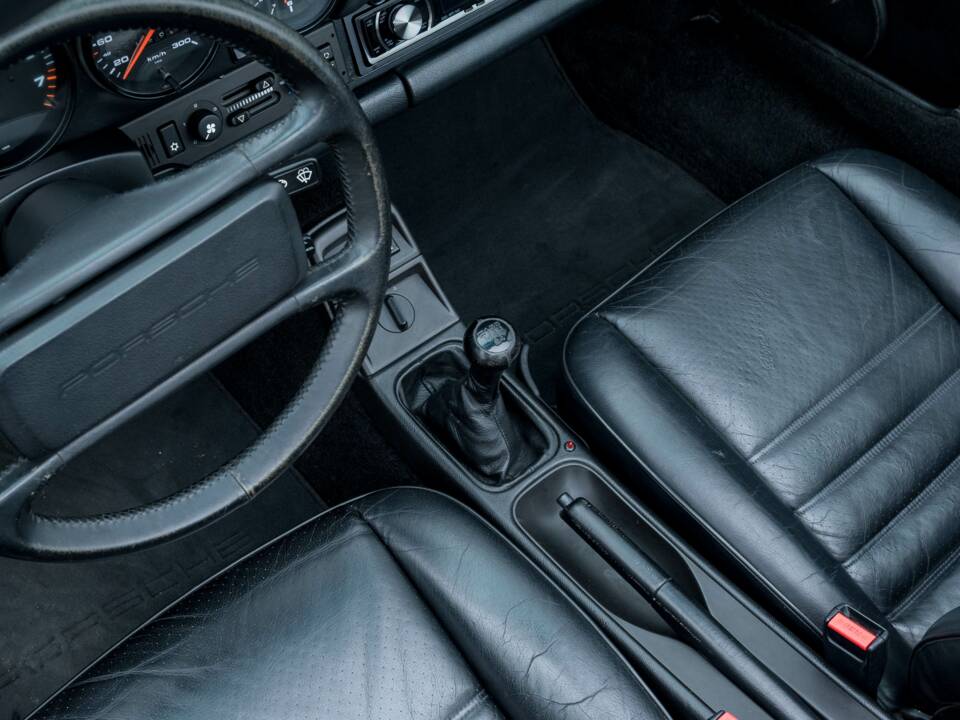 Bild 21/29 von Porsche 911 Carrera 2 (1990)