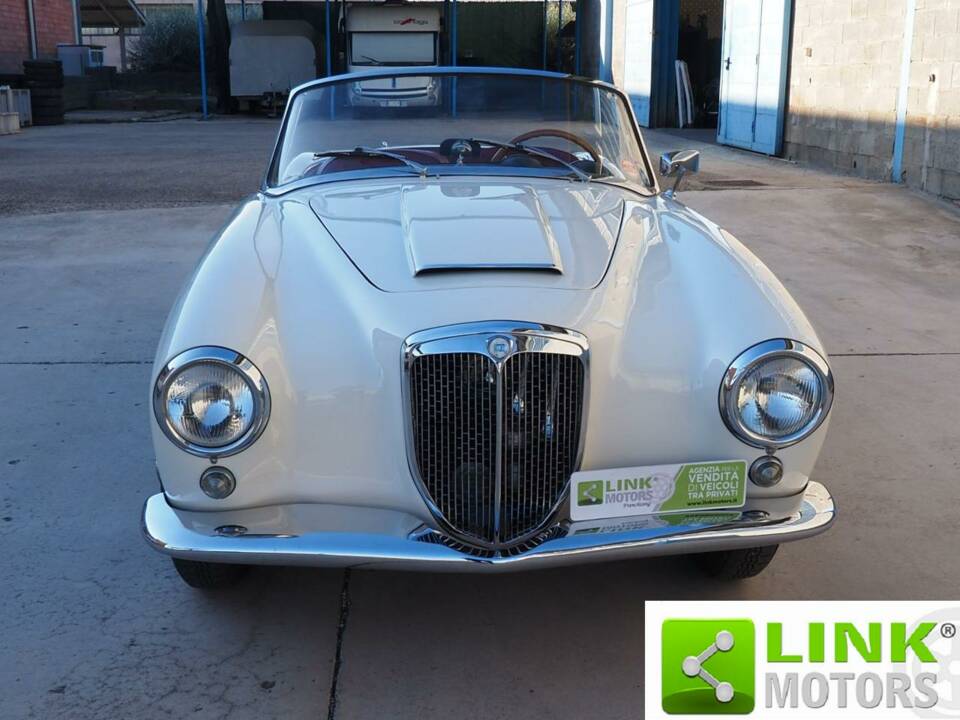 Image 2/10 of Lancia Aurelia B24 Convertible (1958)