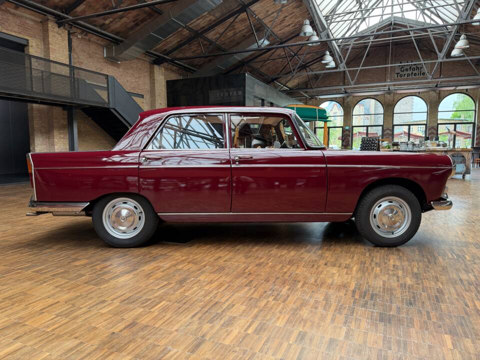 Image 7/36 of Peugeot 404 (1972)