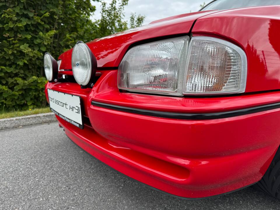 Image 13/49 of Ford Escort XR3i (1990)