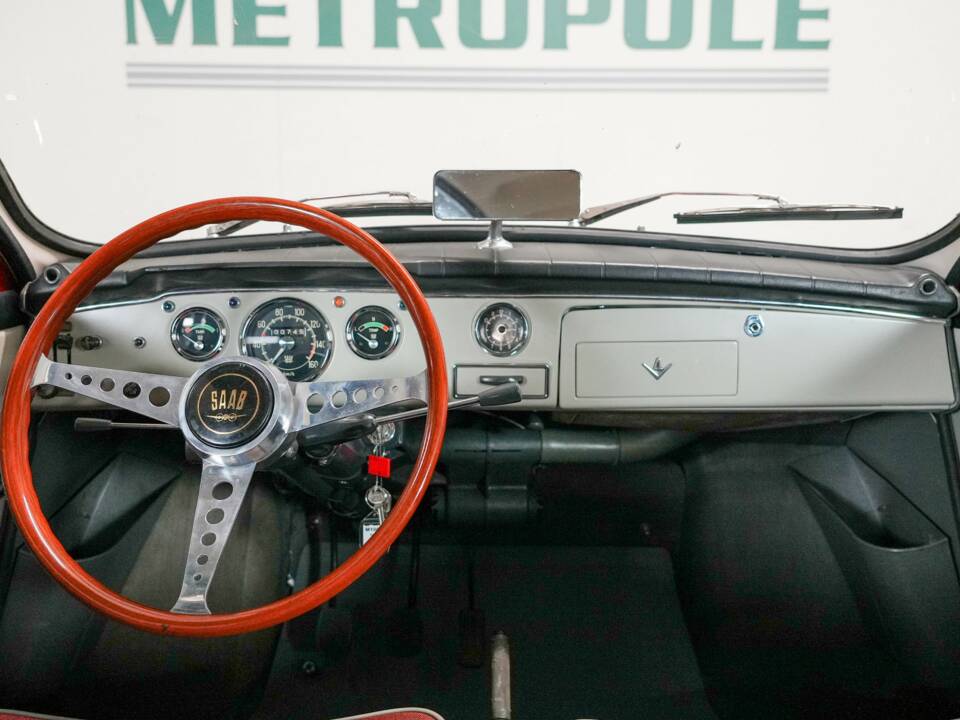 Image 2/34 of Saab 96 V4 (1967)