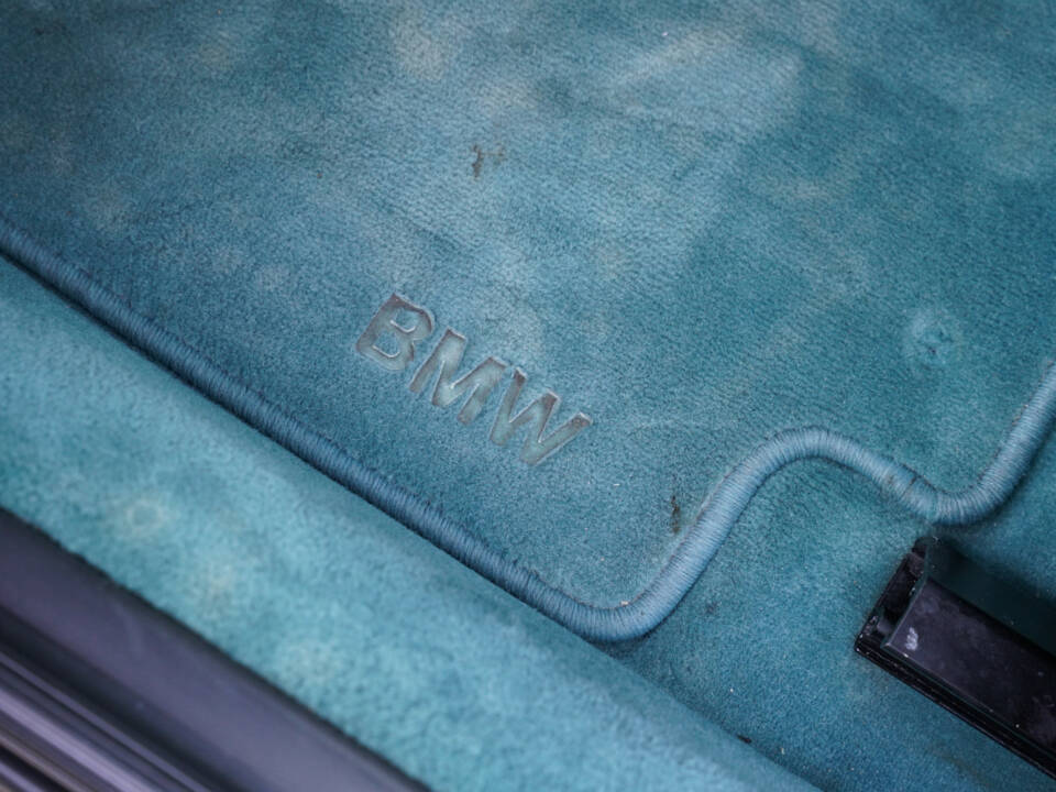 Image 32/50 of BMW 850Ci (1994)
