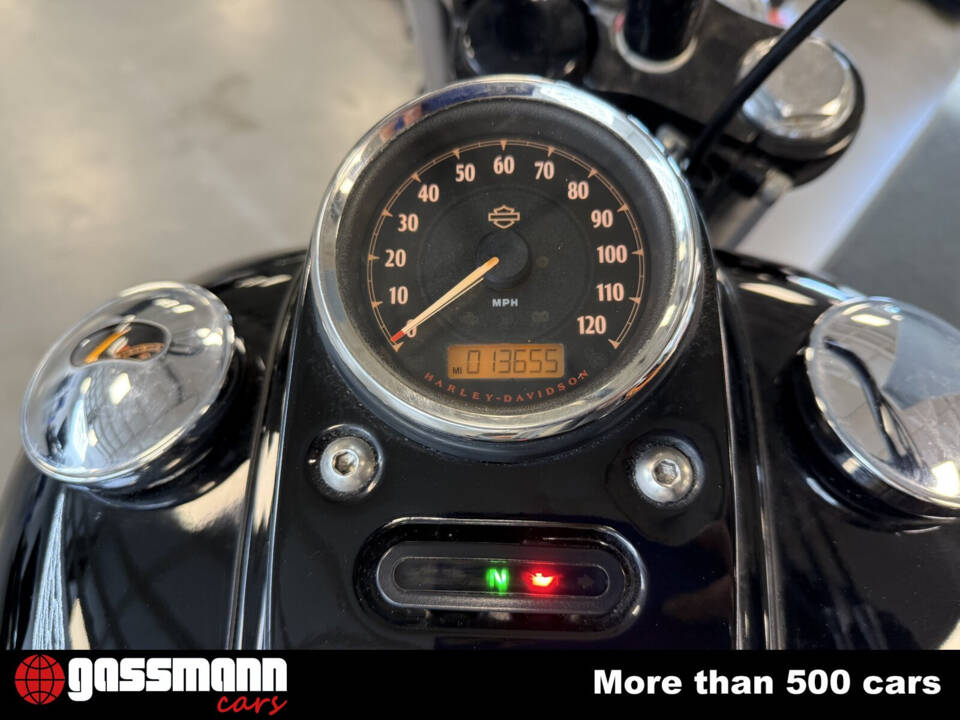 Bild 3/10 von Harley-Davidson DUMMY (2012)