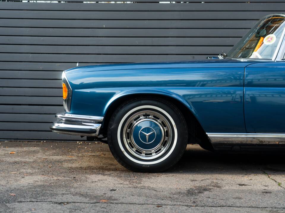 Image 11/57 de Mercedes-Benz 280 SE 3,5 (1971)