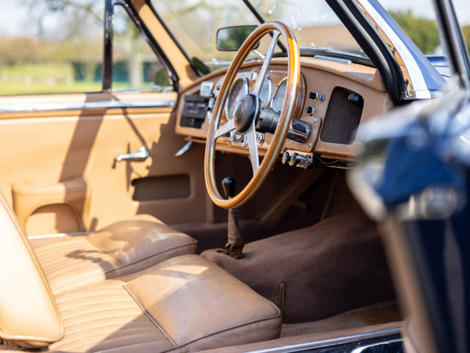 Image 20/50 of Aston Martin DB 2&#x2F;4 Mk I Vantage Convertible (1953)