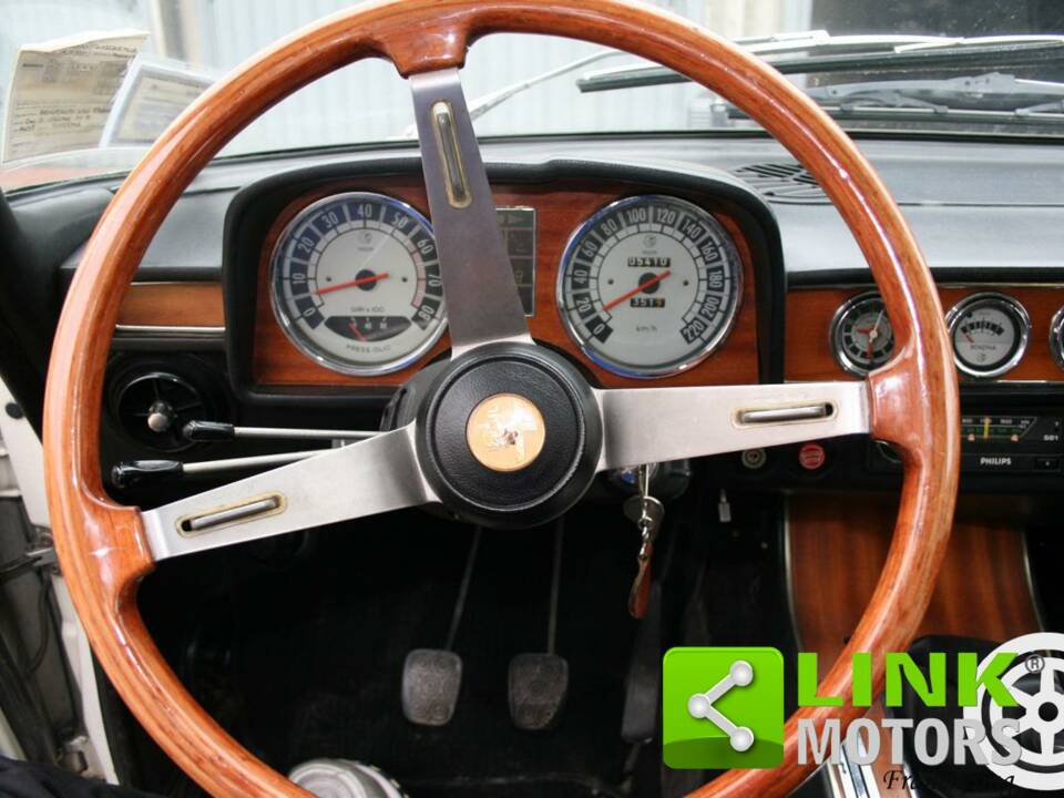 Image 4/10 of Alfa Romeo 2000 Berlina (1972)
