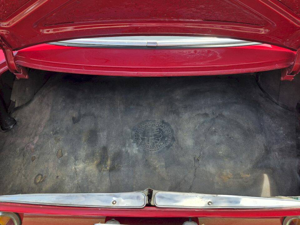 Image 37/50 de Alfa Romeo Giulia GT 1300 Junior (1971)