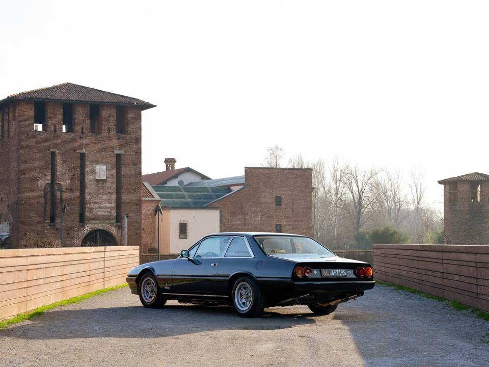 Image 7/32 of Ferrari 400 GT (1977)