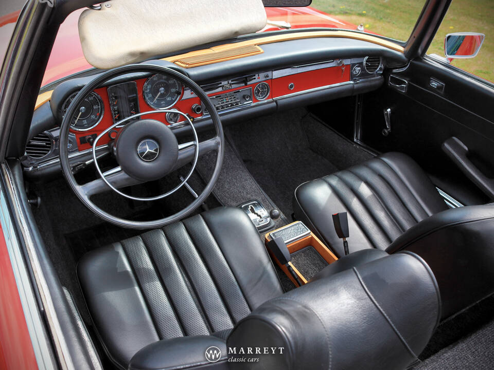 Image 34/70 of Mercedes-Benz 280 SL (1969)