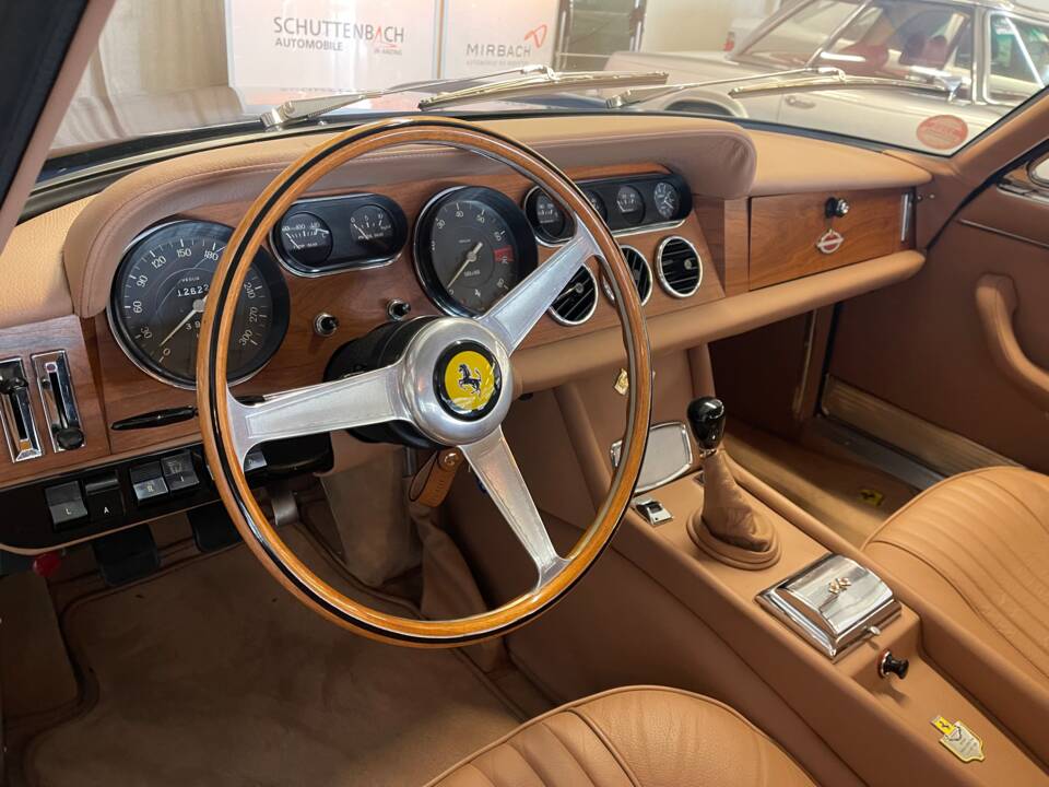 Image 10/20 of Ferrari 330 GT 2+2 (1967)