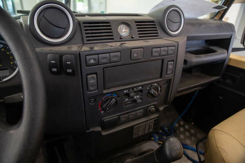 Bild 25/32 von Land Rover Defender 110 (2008)
