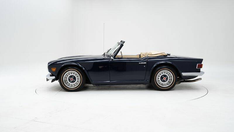 Image 8/15 of Triumph TR 6 (1975)