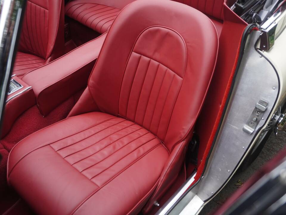 Immagine 12/25 di Austin-Healey 3000 Mk III (BJ8) (1964)
