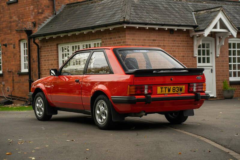 Image 4/5 of Ford Escort XR3 (1980)