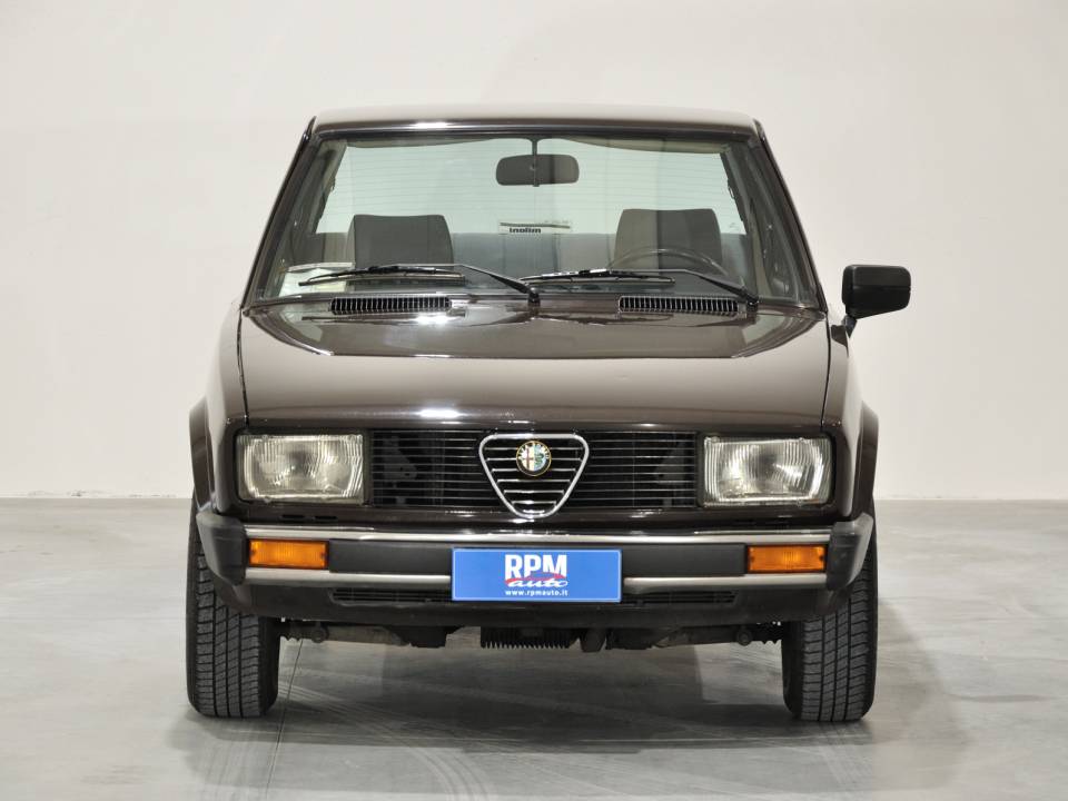 Image 2/36 de Alfa Romeo Alfetta 1.6 (1983)