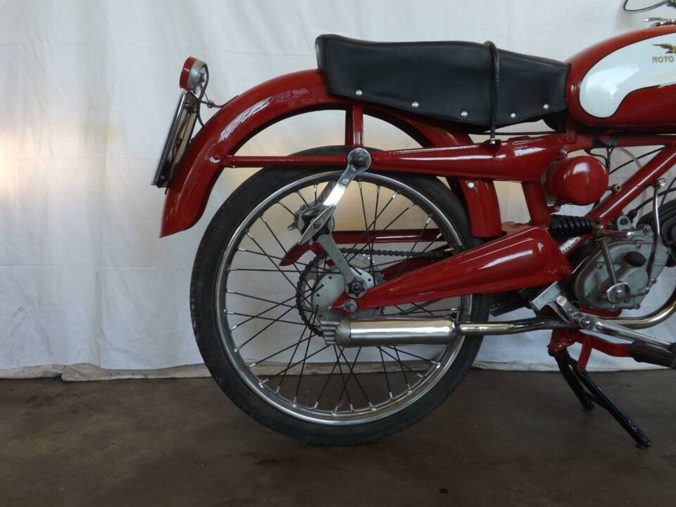 Image 17/44 of Moto Guzzi Cardellino 75 (1957)