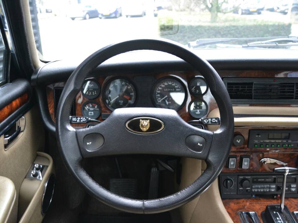 Image 23/29 de Jaguar XJ 12 (1992)
