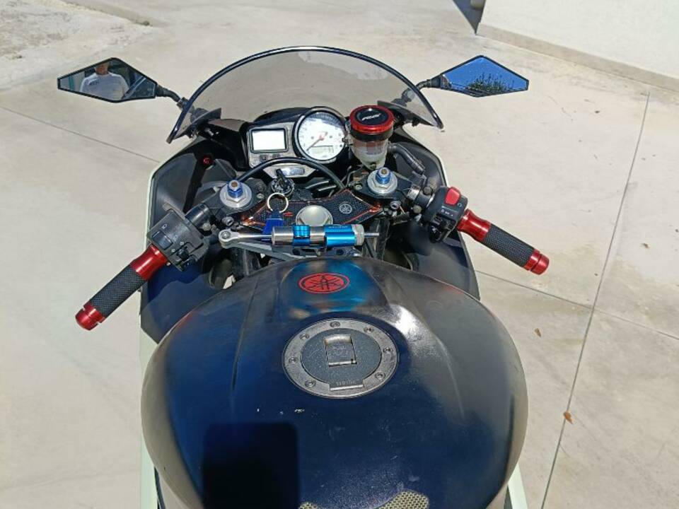 Image 26/47 of Yamaha DUMMY (2000)