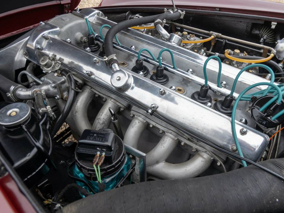 Image 4/50 de Aston Martin DB 5 Vantage (1965)
