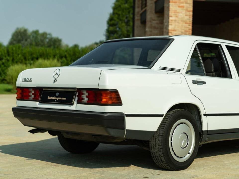 Bild 19/45 von Mercedes-Benz 190 E (1987)