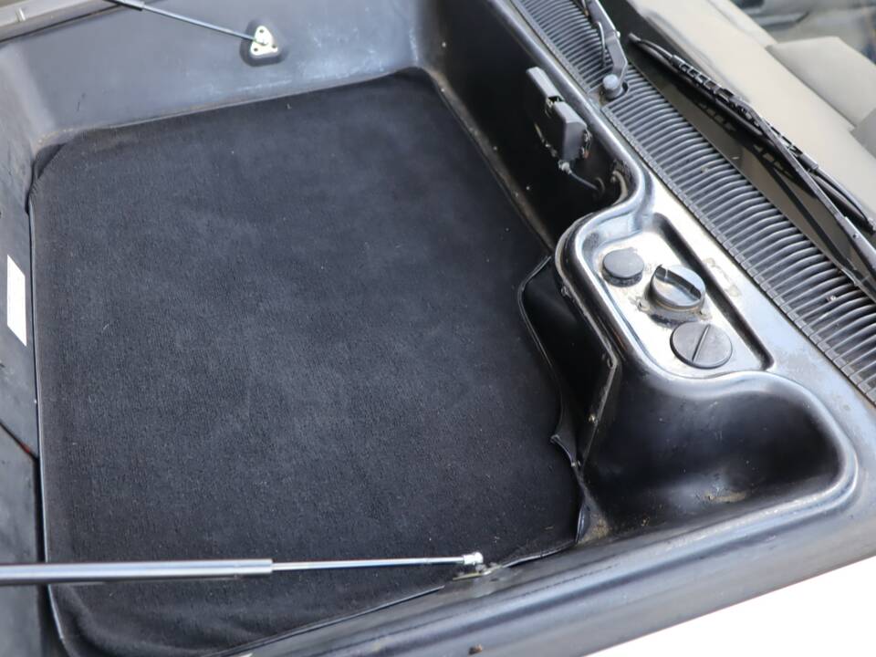 Image 47/49 of DeLorean DMC-12 (1981)