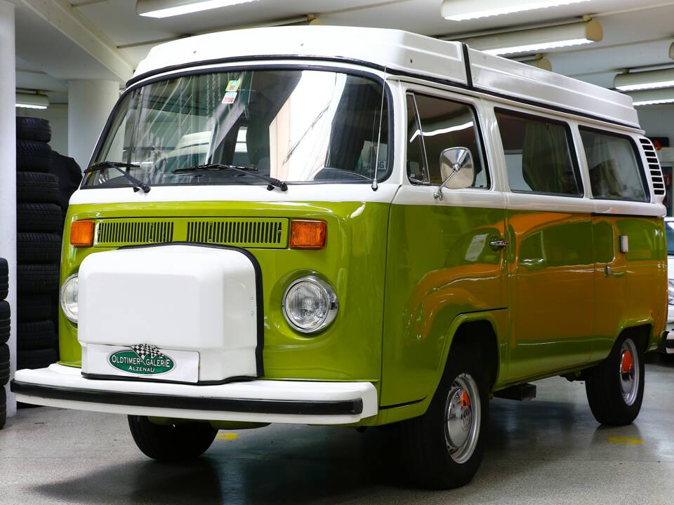 Image 1/25 de Volkswagen T2b Camper (1979)