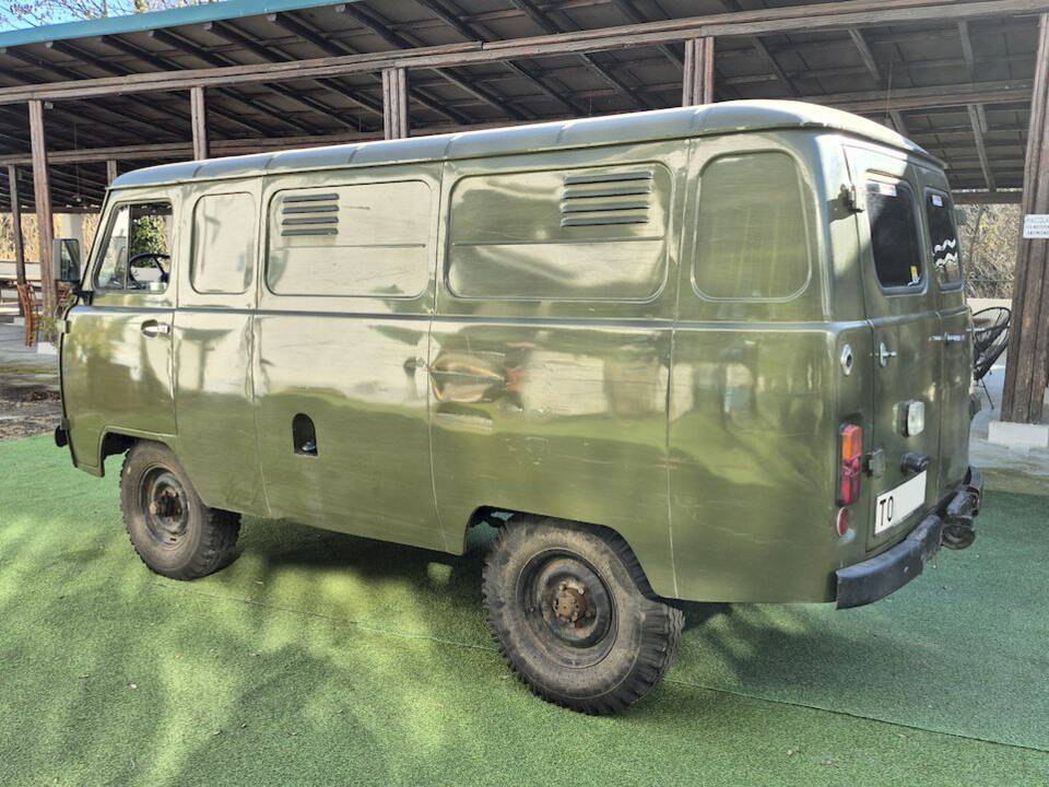 Image 15/51 of UAZ 3741 (1991)