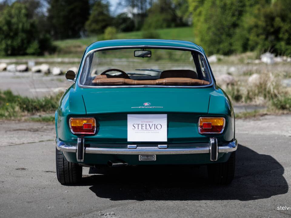 Bild 15/39 von Alfa Romeo 1750 GT Veloce (1971)