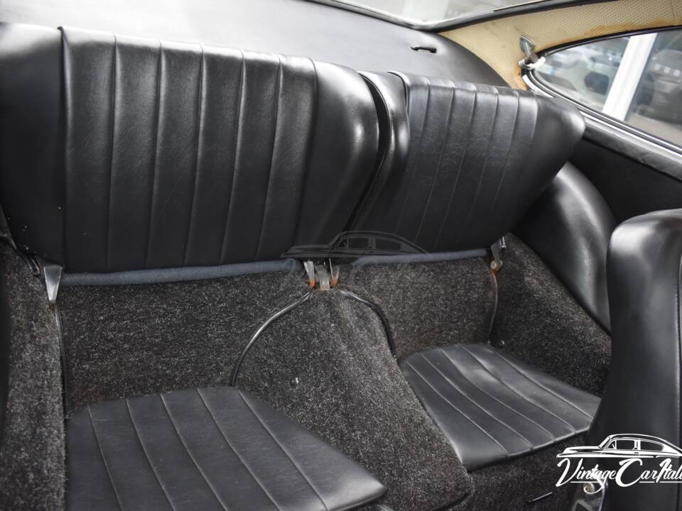 Afbeelding 35/60 van Porsche 911 2.2 T (1970)