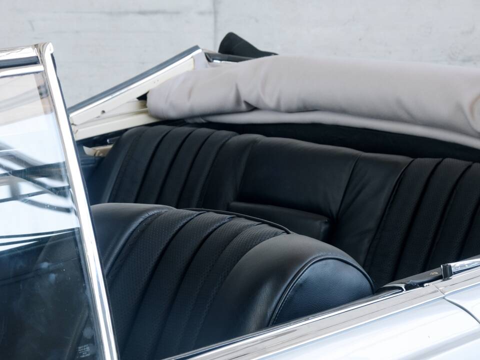 Image 25/49 of Mercedes-Benz 220 SE b (1962)