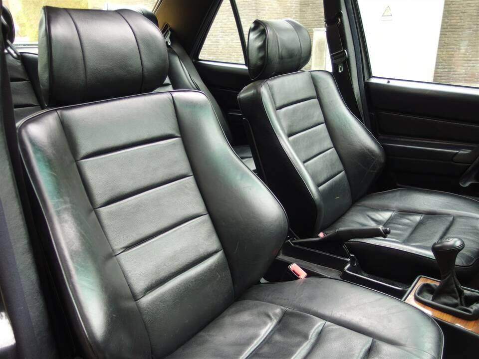 Immagine 45/98 di Mercedes-Benz 190 E 2.3-16 (1985)