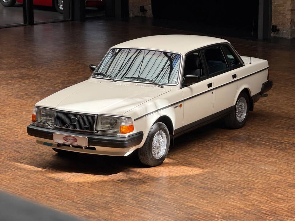 Bild 2/43 von Volvo 240 (1989)