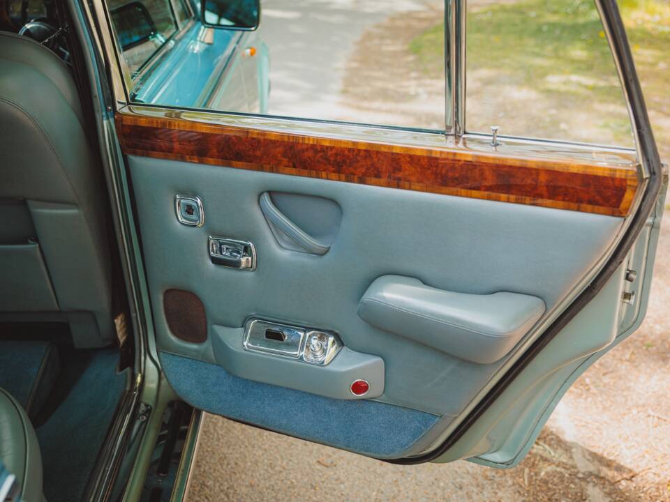 Image 31/42 of Rolls-Royce Silver Shadow II (1977)