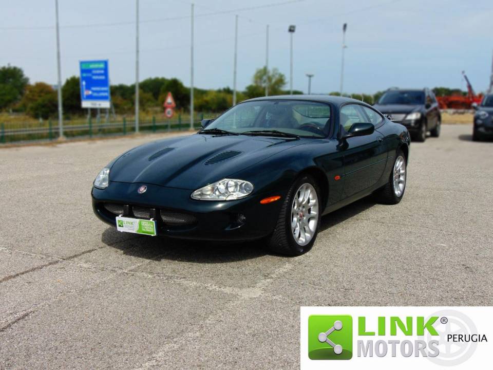 Image 1/9 of Jaguar XKR (1999)