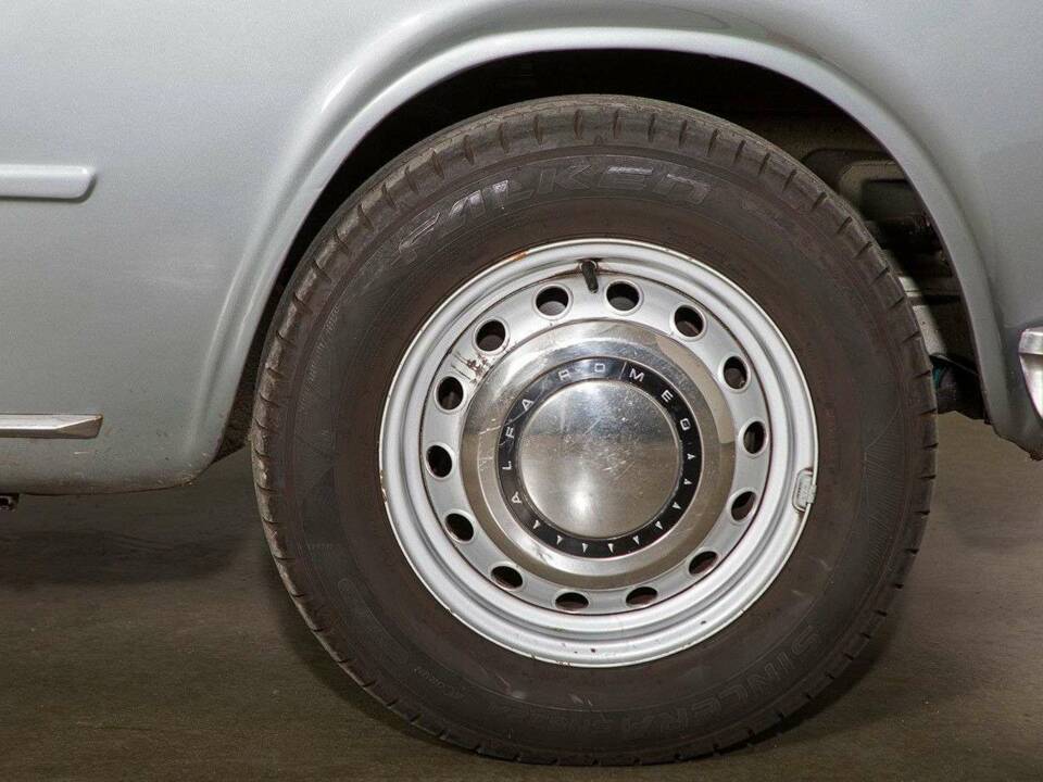 Image 14/23 of Alfa Romeo Giulia 1600 Super Biscione (1970)